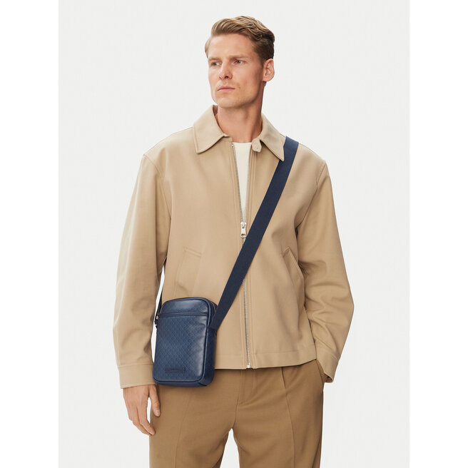 Saszetka Calvin Klein Emblem Aop Coated Slim Reporter LV04D3334G Granatowy -