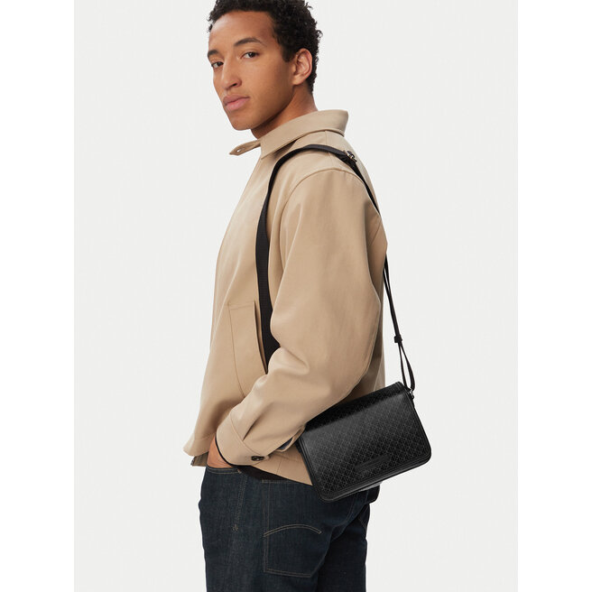 Saszetka Calvin Klein Emblem Aop Coated Small Flap Mes LV04D3396G Czarny -