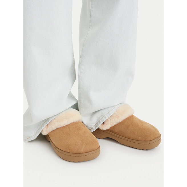 Klapki Crocs Classic Unfurgettable Suede Clog 212106 Beżowy -