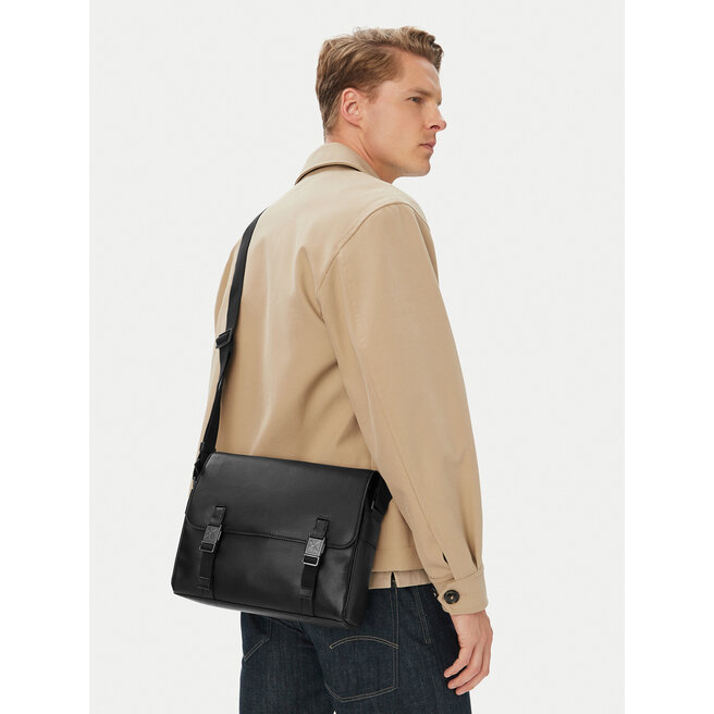 Saszetka Calvin Klein Emblem Hw Flap Messenger LV04D3508G Czarny -