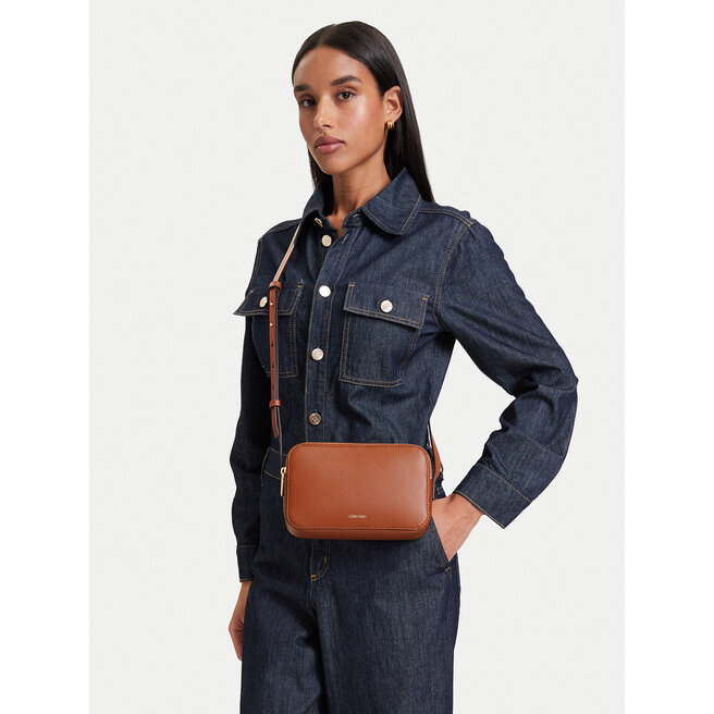 Torebka Calvin Klein Foil Logo Elongated Camera Bag LV04F3276G Brązowy -